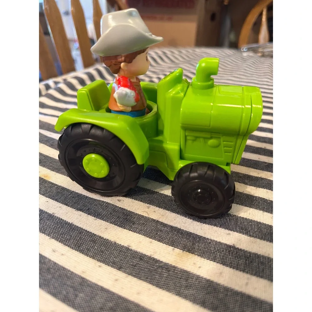 Fisher-Price Little People Helpful Harvester Tractor Green Farmer Toy DWC32 2016